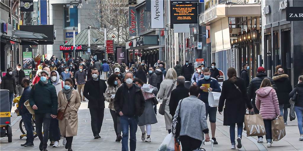 Kunden-Ansturm statt Osterruhe? So lief der Karsamstag in der Dortmunder City Auch wenn es durch die Perspektive auf dem Foto auf dem Dortmunder Westenhellweg gar nicht so leer aussieht, sagen die Zahlen etwas anderes.