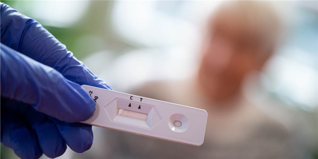 Osterbesuch statt Einsamkeit – das ist möglich in Dortmunds Seniorenheimen Der Antigen-Schnelltest schafft mehr Sicherheit in den städtischen Seniorenheimen. Da sind auch vermehrt Besuche wieder möglich.
