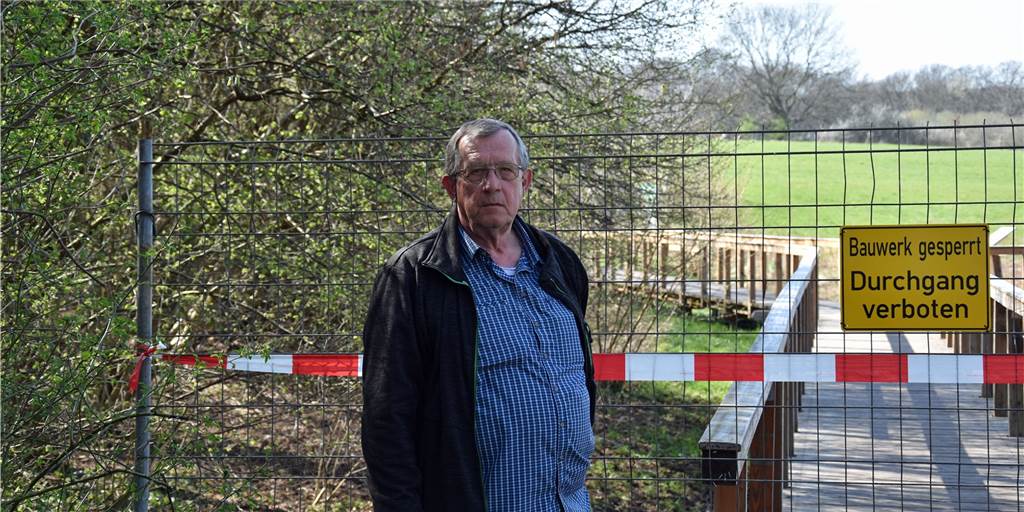 Ärger um gesperrten Holzsteg am Lanstroper See Günter Iburg angelt schon seit Jahrzehnten am Lanstroper See. Er findet, dass die Holzkonstruktion durch eine langlebige Lösung ersetzt werden sollte.
