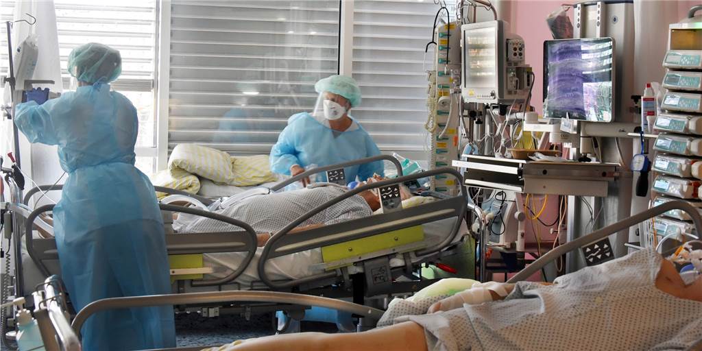 Dritte Corona-Welle: Werden die Intensivplätze im Klinikum Dortmund knapp? Covid-Patienten müssen beatmet werden. Das ist Alltag auf den Intensivstationen, auch in Dortmund.
