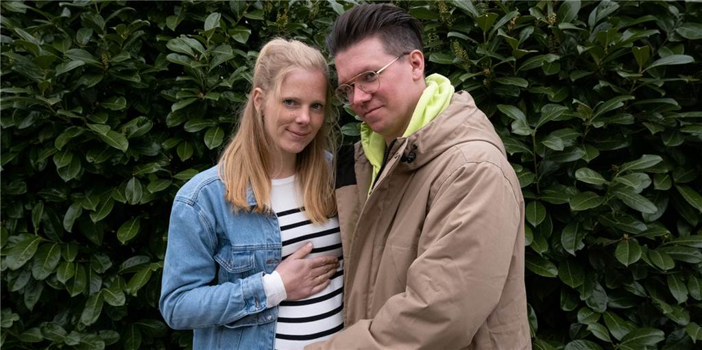 „Darf nicht jedes Medikament nehmen" - Werdender Vater wünscht sich Schutz für Schwangere Barbara und Mario Naß machen sich Sorgen um ihr ungeborenes Kind. Mario Naß würde sich wünschen, dass endlich auch Kontaktpersonen von Schwangeren geimpft würden.