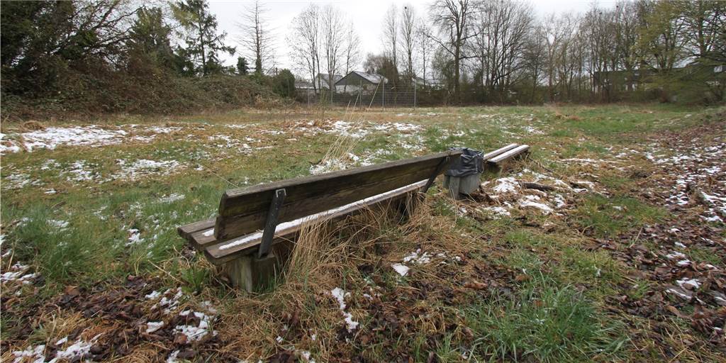 Neben Müll auch giftige Schlacke? CDU hat Fragen zu Ex-Spielplatz Neben Müll auch giftige Schlacke? CDU hat Fragen zu Ex-Spielplatz