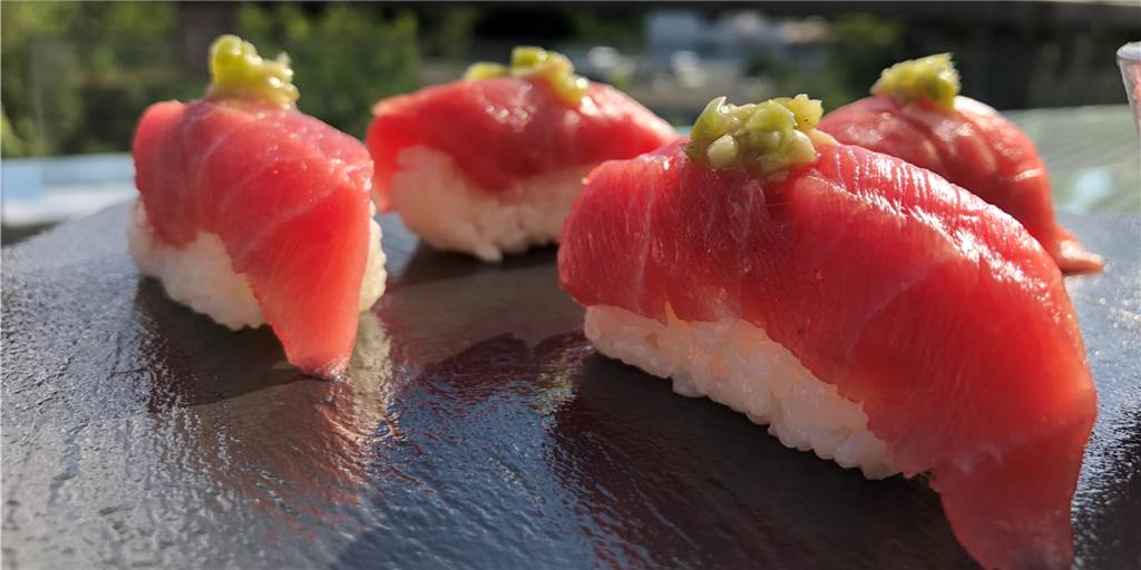 Rohfisch-Poesie aus Bochum: Ein Sushi-Restaurant mit Weitblick Sushi-Nigiri mit Thunfisch kann man über den Dächern von Bochum genießen.