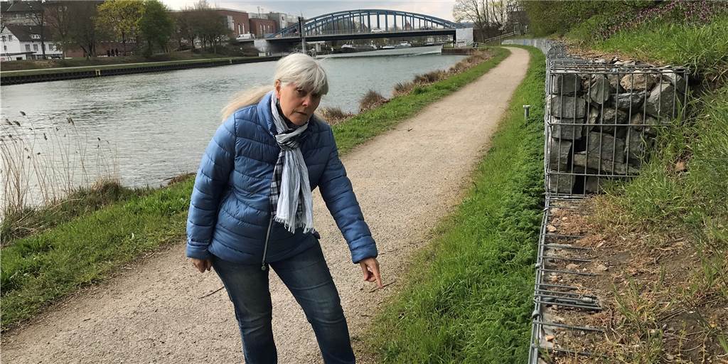 Tierkadaver in großem Plastikbeutel: Grausiger Fund am Dorstener Kanal An dieser Stelle am Kanal in Dorsten fand Anneliese Heinen das tote Tier in dem Plastikbeutel.