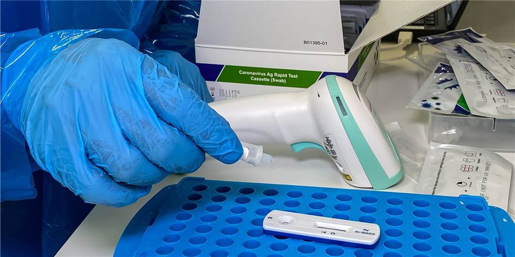 Panne bei Dortmunder Firma: Tausende Schnelltest-Daten zeitweise öffentlich Tausende Kundendaten eines Dortmunder Dienstleisters für Corona-Testzentren waren öffentlich im Internet einsehbar. Die Firma betreibt auch zwei Einrichtungen in Dortmund.