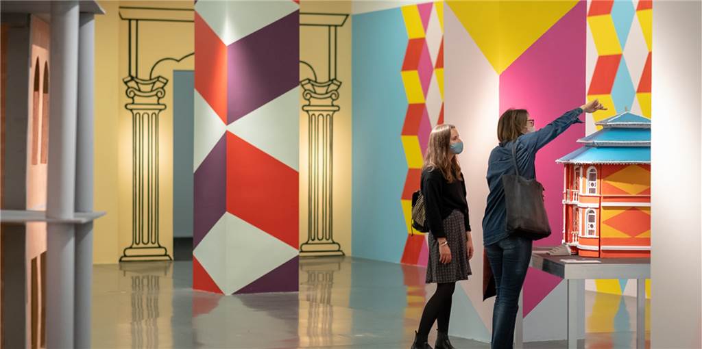 Museen in Dortmund sind wieder geöffnet: Eines ist besonders beliebt Die Ausstellung „Faţadă/Fassade“ im U (hier ein Foto von der Eröffnung) wurde zunächst verlängert und konnte nun kurz vor ihrem Schluss am Wochenende noch einmal besucht werden.