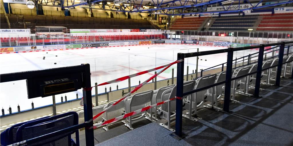 Sogar ein Schläger ging zu Bruch: Was war denn da los bei den Iserlohn Roosters? Sogar ein Schläger ging zu Bruch: Was war denn da los bei den Iserlohn Roosters?