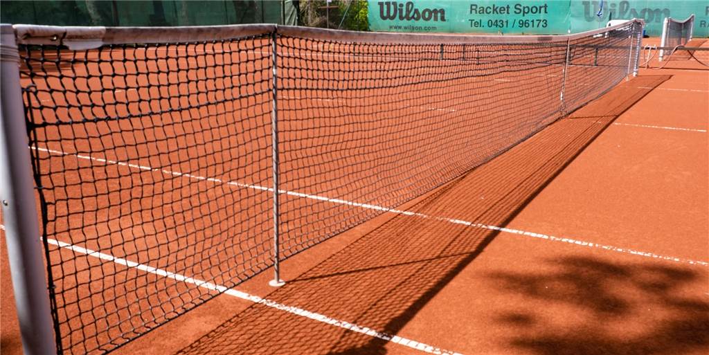 Mögliche Investitionen: Bekommt ein weiterer Lüner Tennisverein Allwetterplätze? Ein Lüner Tennisverein denkt derzeit konkret über den Bau von Allwetterplätzen nach.