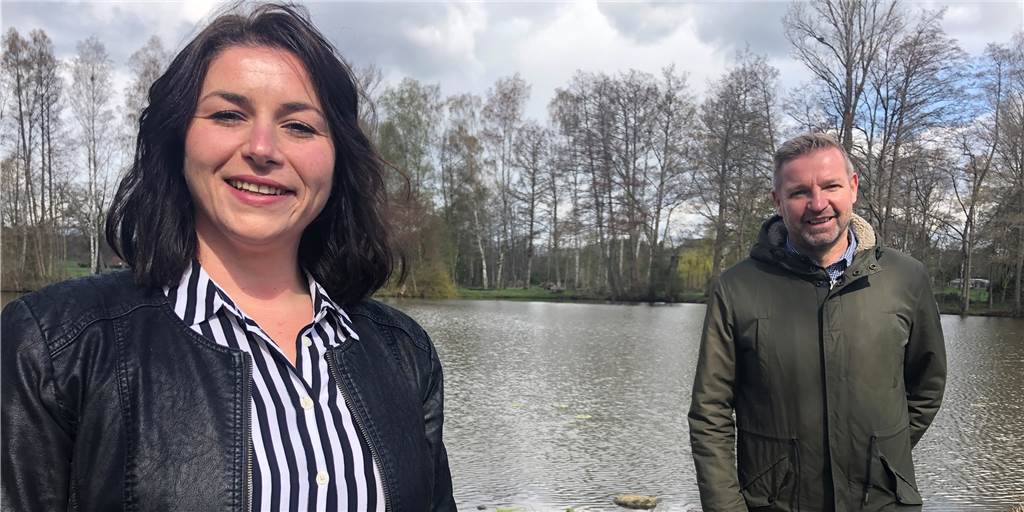 Karolina Theißen ist die neue Klimaschutzmanagerin der Gemeinde Schermbeck. Bürgermeister Mike Rexforth ist froh, dass die Stelle wiederbesetzt werden konnte.