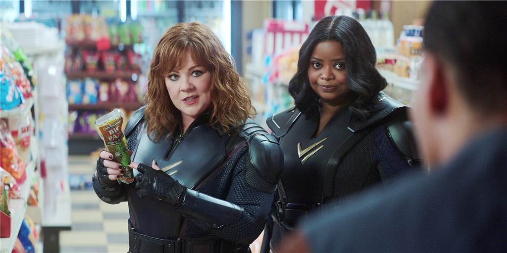 Neu bei Netflix: In „Thunder Force“ blasen wuchtige Heldinnen zur
Attacke Darf ich den Snack mitnehmen? Lydia (Melissa McCarthy, l.) und Emily (Octavia Spencer) nach getaner Arbeit.