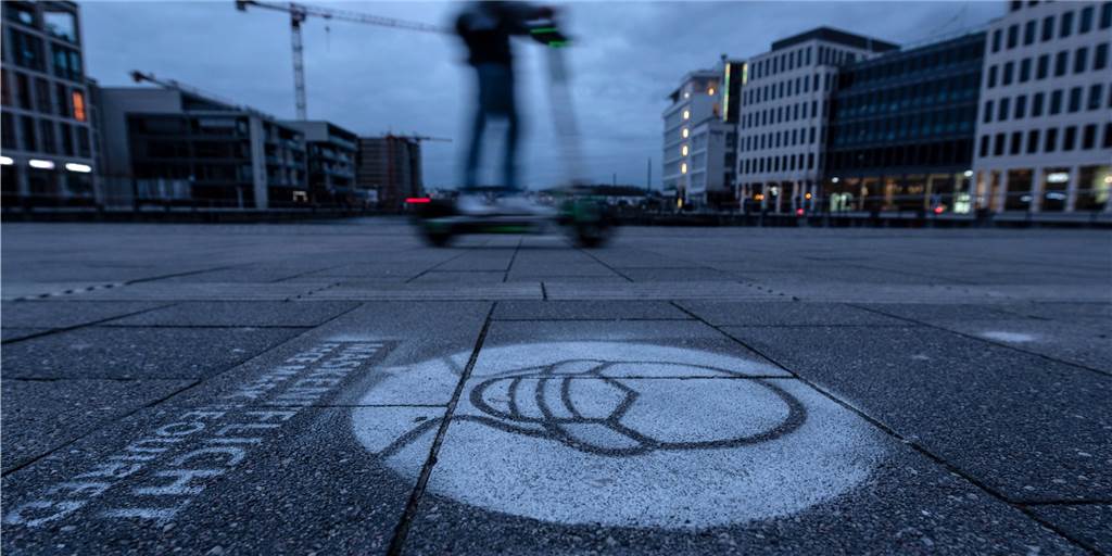 Das würden die neuen Corona-Regeln für Dortmund bedeuten Ein Maskensymbol für einen Mund-Nasen-Schutz am Phoenix-See