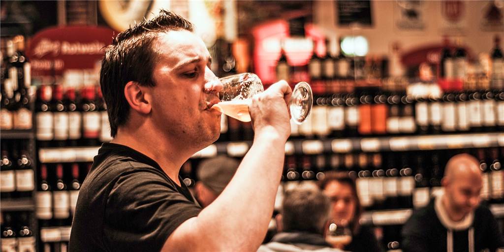 Biersommelier sagt: Bier passt perfekt zum Barbecue - nur nicht als Dusche Biersommelier sagt: Bier passt perfekt zum Barbecue - nur nicht als Dusche