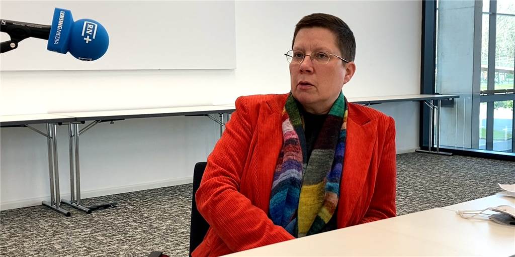 Krisenstabs-Leiterin im Video-Interview: Anstieg war absehbar und geht weiter Brigit Zoerner ist Dezernentin für Arbeit, Gesundheit und Soziales und leitet den städtischen Krisenstab zum Coronavirus.