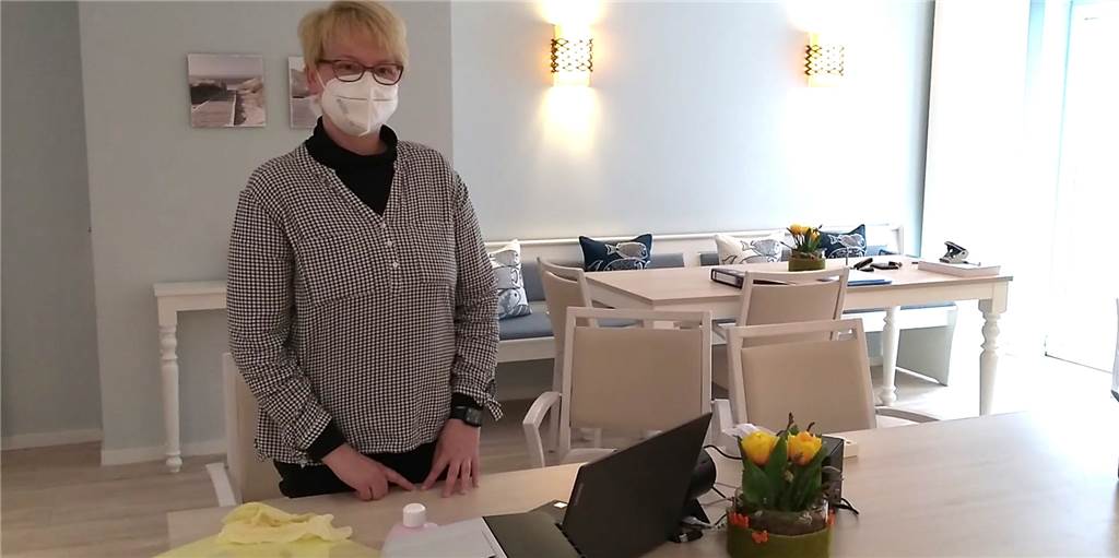 Mit Video: Jakubke bietet Firmentestungen mit mobilem Testlabor an Jasmin Klimecki ist Leiterin des Testzentrums am Schwanenplatz. Seit Mittwoch (14.4.) fährt sie auch zu Firmen und testet die Mitarbeiter.