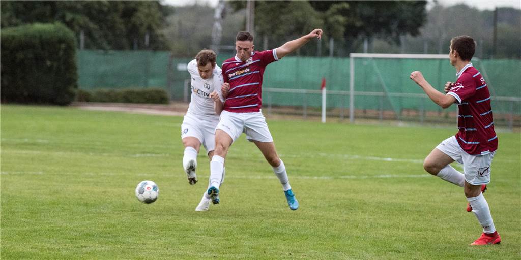 Hullern verpflichtet noch einen „verlorenen Sohn“ als Ersatz für Lukas Kraft Lukas Kraft (r.) wird den SV Hullern im Sommer Richtung Flaesheim verlassen.