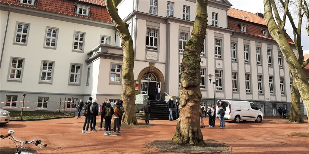 Kreis rast auf Inzidenz 200 zu: Was heißt das für den Schulunterricht? Ob die Schüler ab Montag in Castrop-Rauxel wieder in die Schule gehen, steht noch nicht endgültig fest.