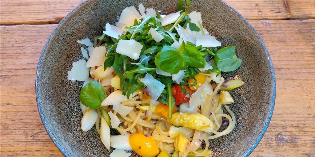 Tipps vom Profikoch: Spargel schmeckt auch mit Pasta statt Kartoffeln Die Spargel-Pasta ist schnell und einfach zubereitet.