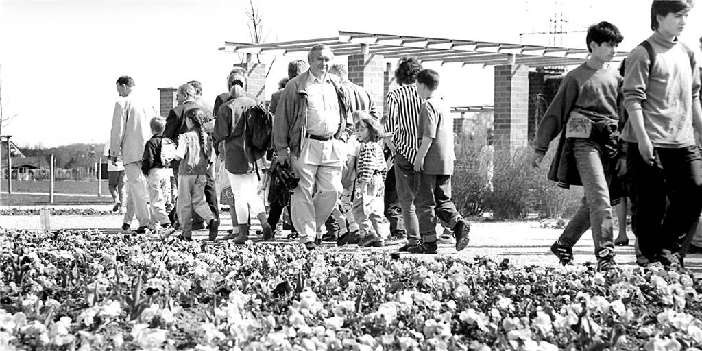 Landesgartenschau Lünen vor 25 Jahren eröffnet: Das sind Tops und Flops Pünktlich zur Eröffnung der Landesgartenschau im April 1996 blühten auch Blumen. Eine Blümchenschau bekamen die Gäste aber nicht zu sehen.