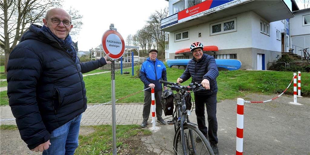„Bitte absteigen!“ Am Kanuverein müssen Radfahrer nun ein paar Meter schieben