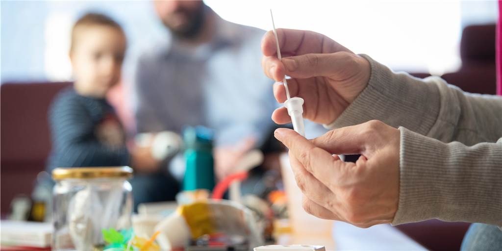Kitas warten auf Schnelltests: Manche Eltern werden selbst aktiv Kitas warten auf Schnelltests: Manche Eltern werden selbst aktiv