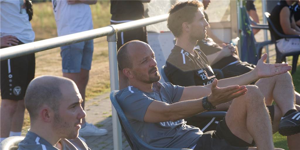 Der TuS Haltern befördert sieben U19-Spieler - fünf kommen ins Oberliga-Team Können sich auf Verstärkung aus der eigenen U19 freuen (v.l.): Timo Ostdorf, Thorsten Kornmaier und Sebastian Amendt vom TuS Haltern am See.