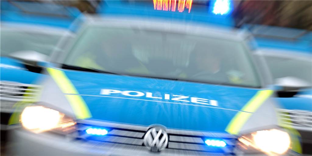Filmreife Flucht bei Kaufland: Bewaffneter Ladendieb auf der Autobahn gestellt Verfolgungsjagd bis auf die Autobahn: Die Polizei stellte einen mutmaßlichen Ladendieb, nachdem ein Bergkamener die Flucht beobachtet hatte.