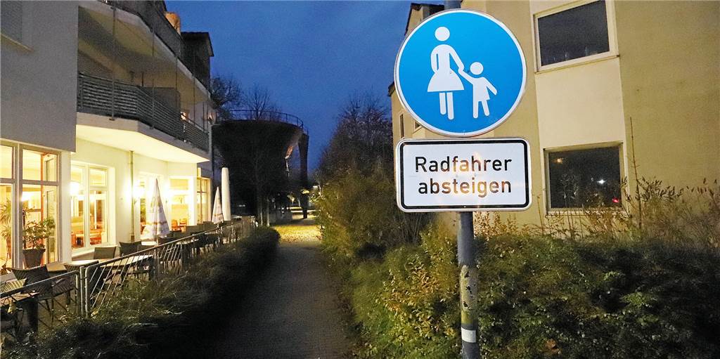 Ausgangssperre in Fröndenberg: Ordnungspartnerschaft kontrolliert am Abend Ausgangssperre in Fröndenberg: Ordnungspartnerschaft kontrolliert am Abend
