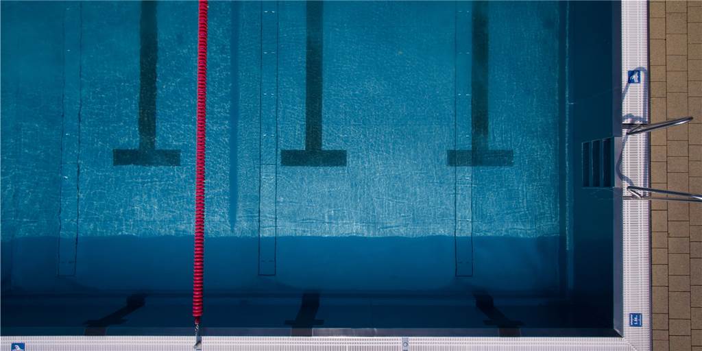 Schwimmverband schlägt Alarm: Landesweit 25.000 Nichtschwimmer mehr Die Schwimmbecken in NRW waren zuletzt in der Regel verwaist.