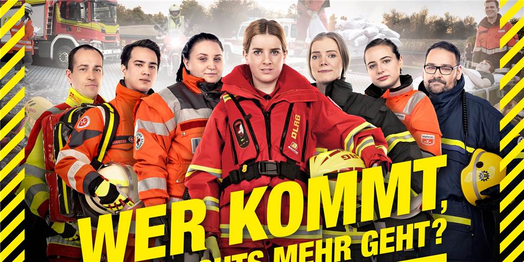 Feuerwehrfrau aus dem Kreis Unna modelt für das Ehrenamt im Katastrophenschutz Feuerwehrfrau aus dem Kreis Unna modelt für das Ehrenamt im Katastrophenschutz
