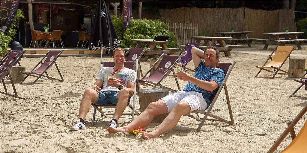 Berkelbeach-Team plant die „EM-Sommerbühne“ auf Vredener Marktplatz Michael Meyerink und Rolf Elsing beitreiben zusammen seit Jahren den Offshore Berkelbeach – in diesem Sommer wollen sie, wenn die Corona-Lage es zulässt – die „EM-Sommerbühne“ auf dem Markt zu einem Treffpunkt werden lassen.