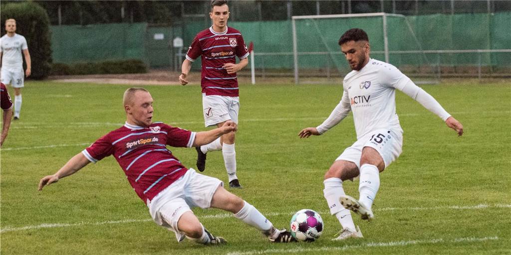 Zwei weitere Neuzugänge für Hullern - einer trifft auf seinen Bruder Dennis Bresser (l.) und die anderen Spieler des SV Hullern können sich auf zwei weitere Verstärkungen für die kommende Saison freuen.