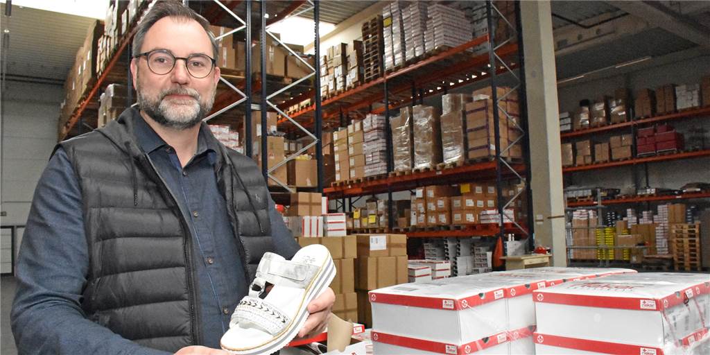 Kramer Schuhe und Corona: 100.000 Paare im Lager, aber Perspektive fehlt Das Lager ist voll: Oliver Kramer, Geschäftsführer von Kramer Schuhe, sitzt derzeit auf über 100.000 Paaren. Nun hofft er auf langsame Öffnungen.