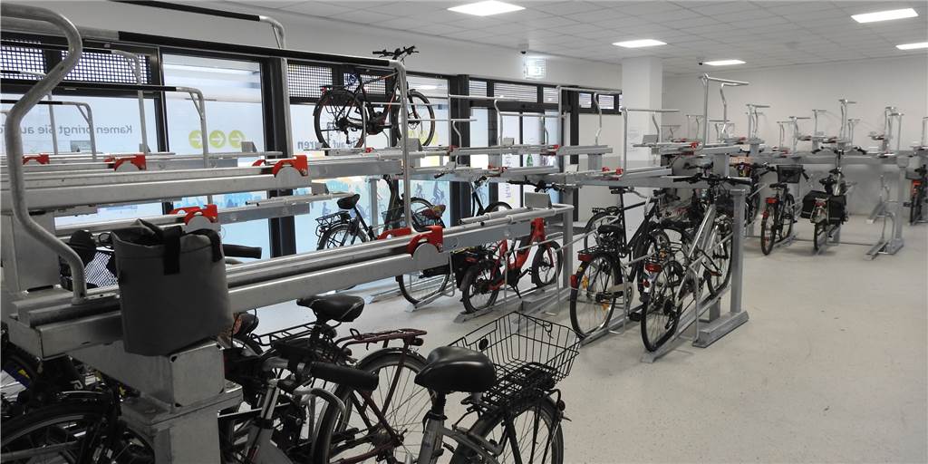 Radparkhaus ist überbucht: Betreiber verteilt mehr Chips als es Plätze gibt Das Radparkhaus am Willy-Brandt-Platz ist stark nachgefragt. 140 Chips sind an Radfahrer abgegeben worden.