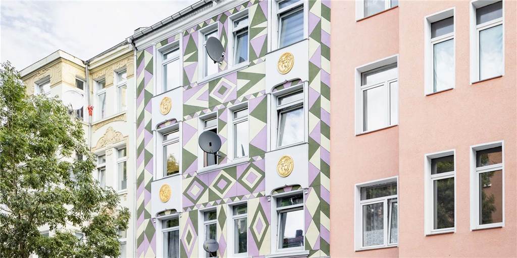 Nur ein Beispiel von vielen ist diese Hausfassade an der Schleswiger Straße in der  Dortmunder Nordstadt. An vielen Stellen wurde das Viertel bereits aufgehübscht.