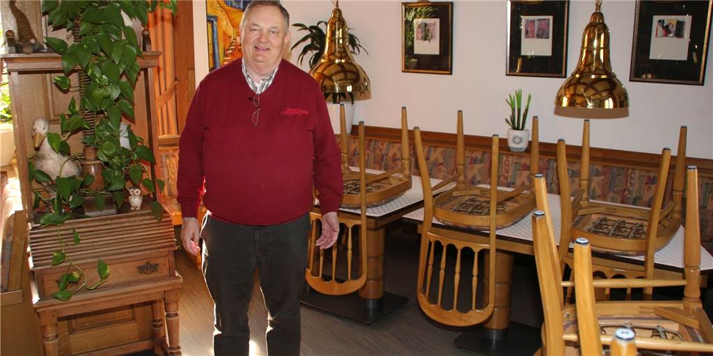 Stühle hochgestellt im „Allegro“: Gastronome hoffen auf baldige Öffnung Seniorchef Josef „Joschi" Allegro hofft auf eine baldige Wiedereröffnung seines Restaurants in Brambauer.