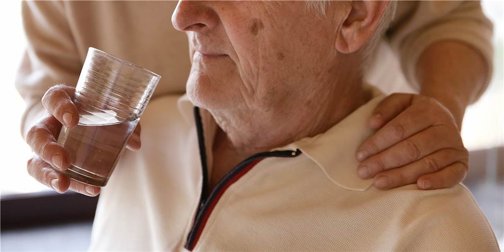 50-jährige Fröndenbergerin pflegt Eltern privat und kämpft um Impftermin 50-jährige Fröndenbergerin pflegt Eltern privat und kämpft um Impftermin