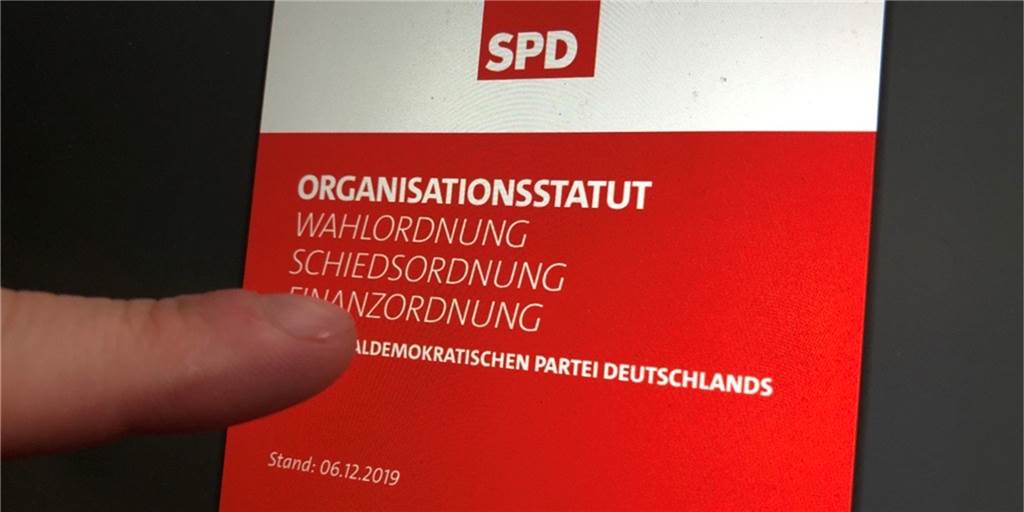 „Ruhe hineinbringen“: NRW-SPD hält im Fall Potthoff/Wiechert die Füße still Die Schiedsordnung der SPD sieht ein förmliches Verfahren vor, dass zum Parteiausschluss führen kann, wenn das Verhalten von Mitgliedern mit den Parteistatuten „unvereinbar“ ist.