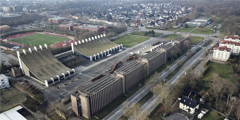 Der Europaplatz am Stadtmittelpunkt: Das Rathaus, die Stadthalle und die Europahalle sind ein anerkanntes architektonisches Bauwerk-Ensemble. Sie tragen das Siegel "Big beautiful buildings". Aber sie gelten auch als reif für eine große Sanierung oder gar den Abriss.