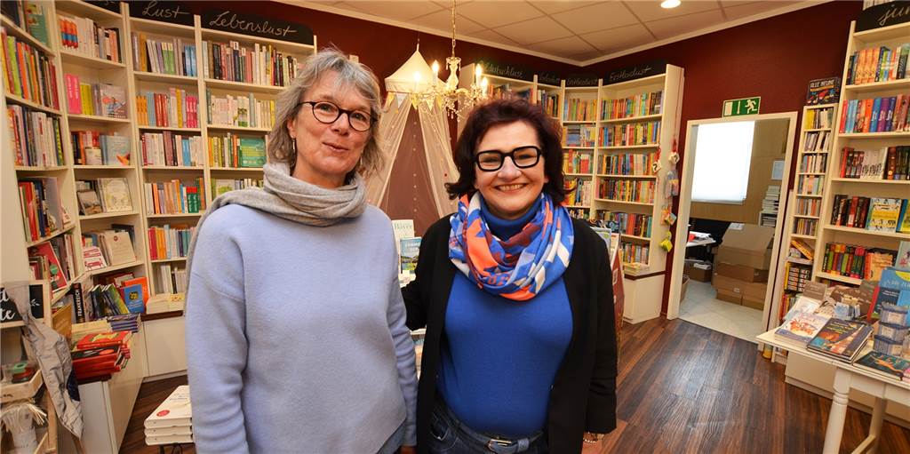 Corona-Regel-Chaos für Buchhändler: Bund erlaubt Öffnung, Land nur halb Martina Tielker (r.) und Mitarbeiterin Barbara Kindler empfingen am Samstag Kunden in der "Castroper Leselust" in der Altstadt. Bis zum Nachmittag war die Rechtslage dafür unklar.