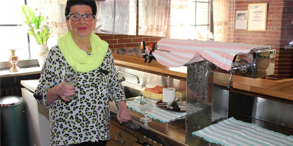 Brambauer Hof: Wirtin möchte mit Außenbereich nach Lockdown durchstarten Die Inhaberin der Traditionsgaststätte "Brambauer Hof" Renate Nioduschewski steckt auch in der gezungenen Corona-Pause noch vollter Tatendrang.