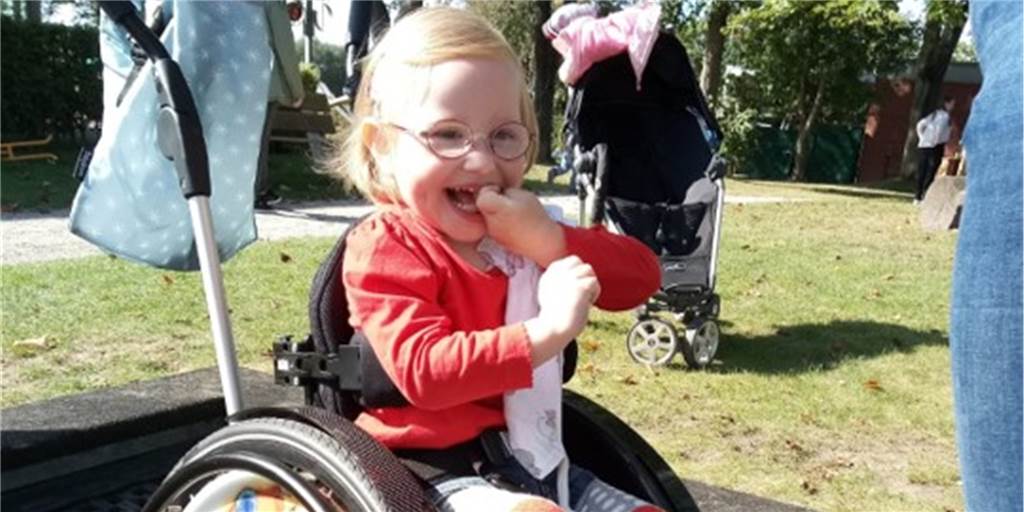 Hanna Stowermann leidet unter dem Rett-Syndrom. Ihre Fröhlichkeit leidet darunter nicht. Im Gespräch mit den Neuntklässlern der Canisiusschule berichtete Monika Stowermann über den Alltag ihrer Tochter, blickt aber auch schon in die Zukunft.