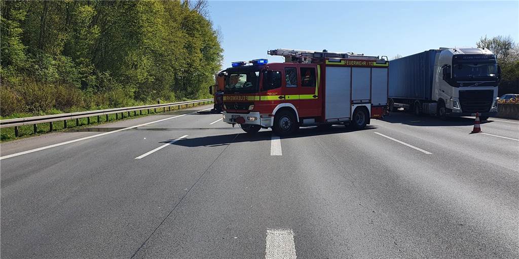 Drei Lkw-Unfälle auf der A1 bei Kamen: Kilometerlanger Rückstau Drei Lkw-Unfälle auf der A1 bei Kamen: Kilometerlanger Rückstau