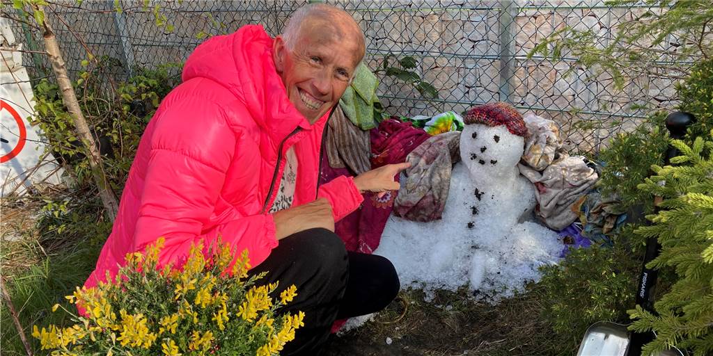 Frost-Rekord: Fünf Fragen an Wetter-Experte Burkhard Dreischer In Burkhard Dreischers Garten steht neben Frühlingsblumen noch ein Schneemann von den ganz kalten April-Tagen, den er in den Mai zu retten versucht.