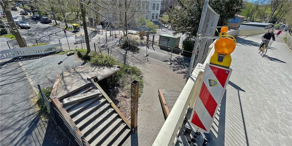 Fußgängertreppe abgebaut - So geht es weiter mit der Eselsbrücke Fußgängertreppe abgebaut - So geht es weiter mit der Eselsbrücke