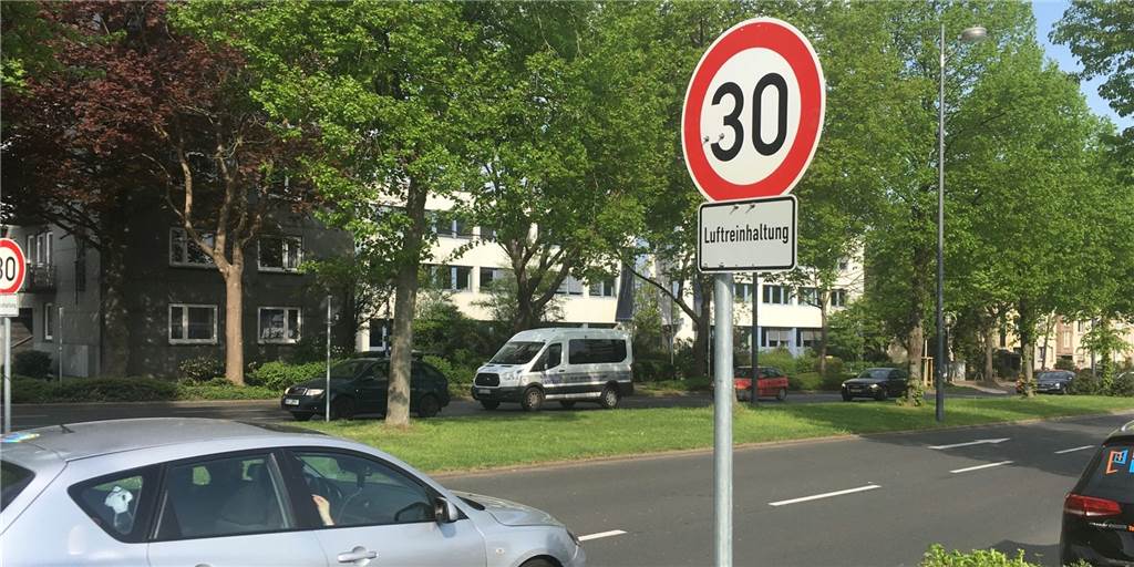 Tempo 30 und Umweltspur - wie die „Verkehrsbremsen“ in Dortmund wirken Tempo 30 und Umweltspur - wie die „Verkehrsbremsen“ in Dortmund wirken