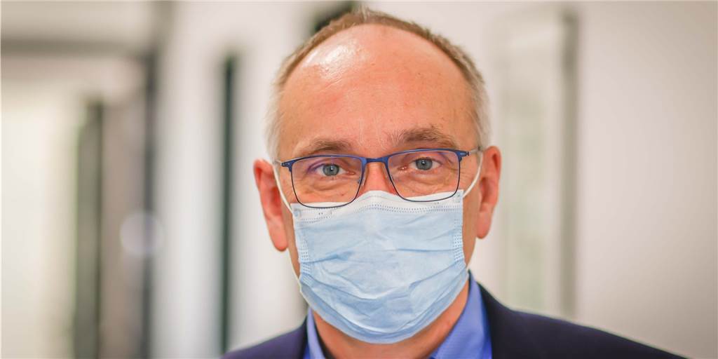 Corona-Zahlen: Renken sieht „ganz zarte Hinweise“ auf Ende der dritten Welle Trotz hoher Gesamt-Inzidenz sieht Dr. Frank Renken, Leiter des Dortmunder Gesundheitsamts, erste Hinweise auf eine positive Entwicklung bei den Corona-Zahlen in Dortmund.