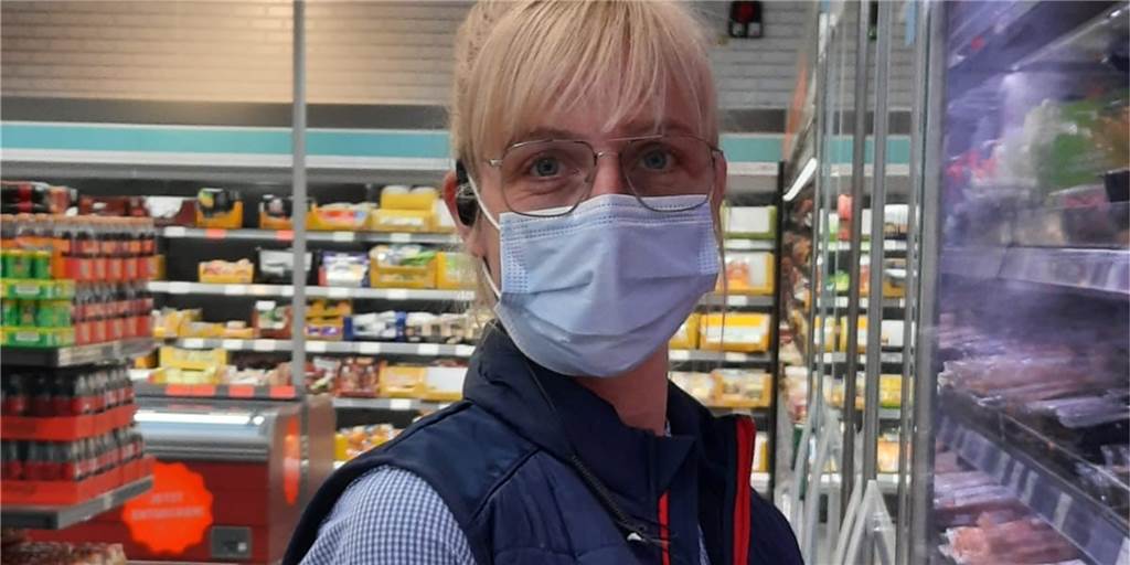 Im Aldi-Markt hat sich die Routine mit Corona eingespielt Lydia Wälter, Mitarbeiterin von Aldi, haben wir ein Jahr nach unserem ersten Gespräch noch einmal getroffen. Vieles ist in der Corona-Pandemie zur Gewohnheit geworden.
