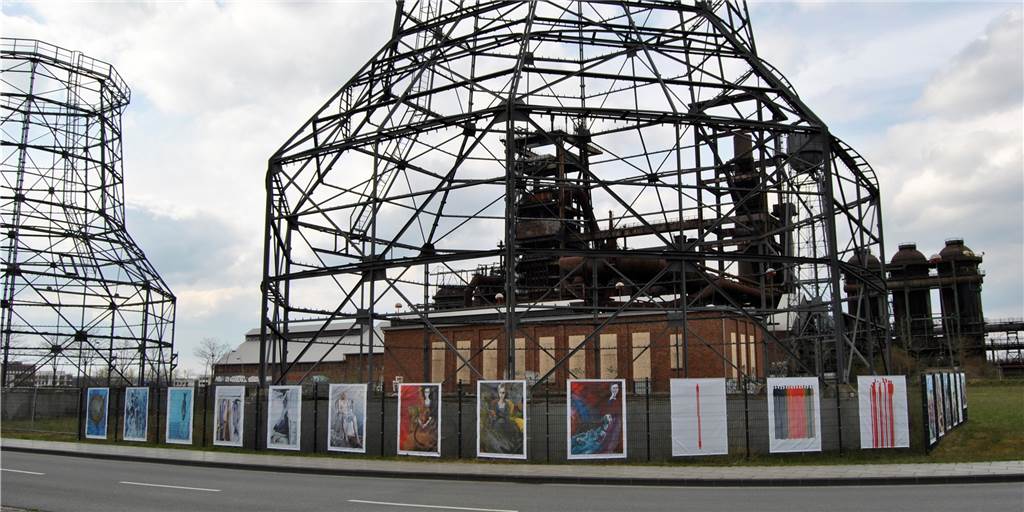 Die Industriekulisse von Phoenix West verbindet sich mit aktueller Kunst.