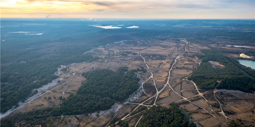 Borkenberge-Gelände: Eigentümerin will Kontrollen nochmals intensivieren Das Gelände des ehemaligen Truppenübungsplatzes ist naturschutzfachlich äußerst hochwertig, weist viele seltene Tier- und Pflanzenarten auf, ist durch mehrere Schutzgebiete gekennzeichnet und ist deshalb von überregionaler Bedeutung.