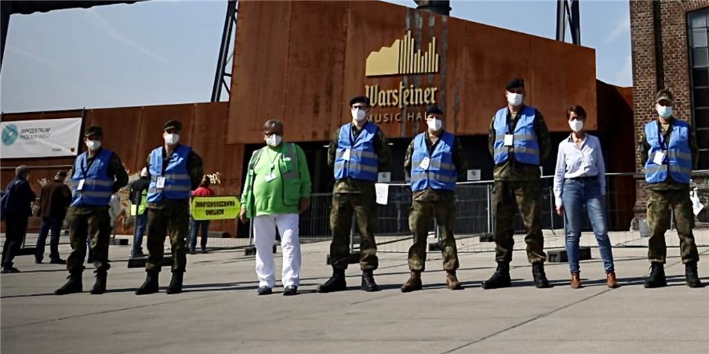 Bundeswehr schickt weitere Soldaten für Corona-Einsatz nach Dortmund 14 Soldatinnen und Soldaten sind seit Mittwoch im Dortmunder Impfzentrum im Einsatz.